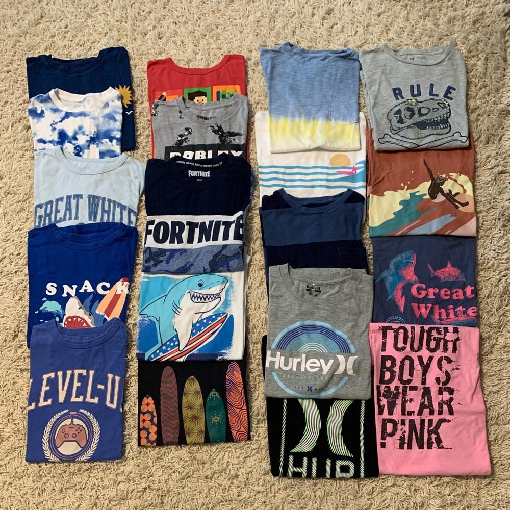SOLD:  19 Boys Size XL short-sleeves t-shirts